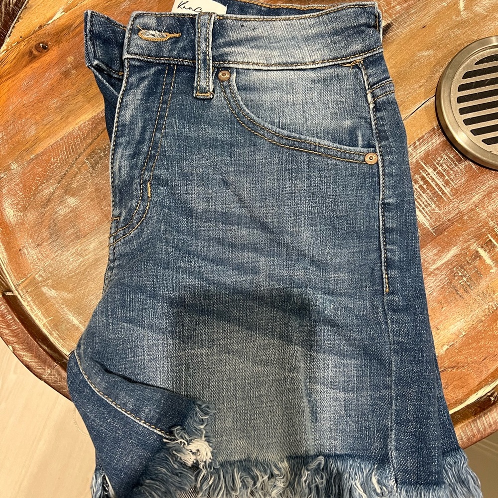 NWOT Women’s High Rise Light-Medium Wash KanCan Frayed Denim Shorts, size small